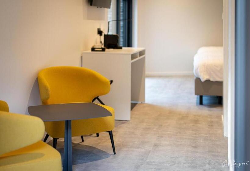 Номер Superior, La Reine Hôtel, City Centre
