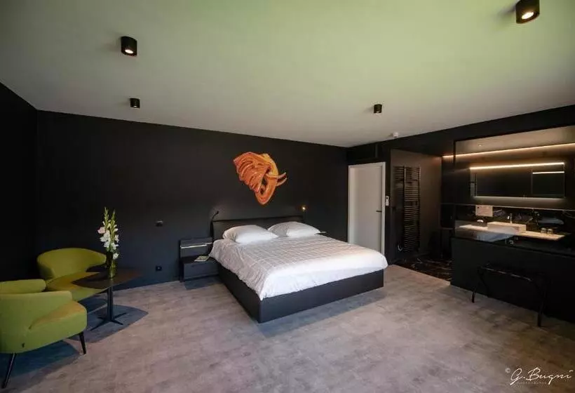 ハイドロマッサージバス付きスイート, La Reine Hôtel, City Centre