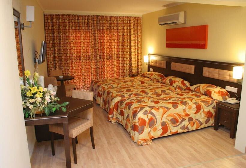 اتاق استاندارد سه نفره, Livadhiotis City