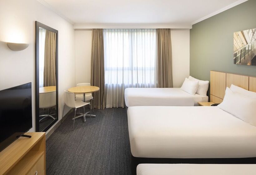 חדר סטנדרט לשלושה, Mercure Sydney Macquarie Park