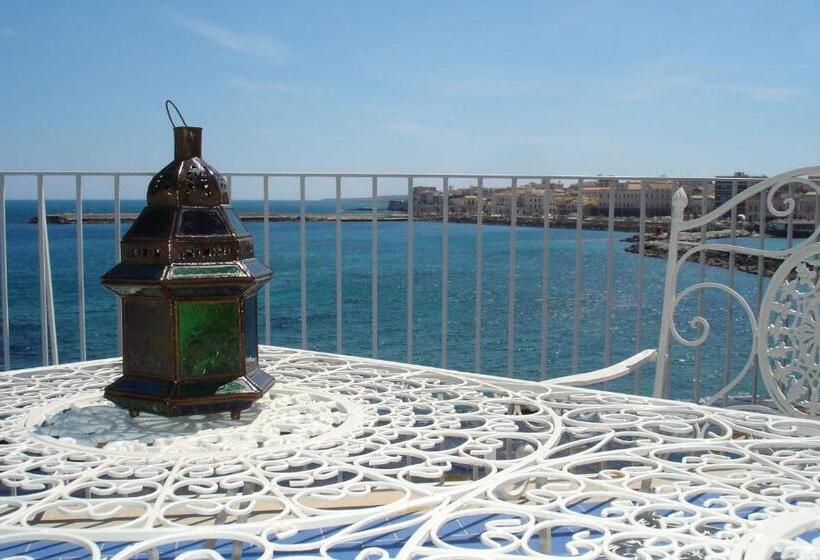 سوییت با چشم‌انداز دریا, Musciara Siracusa Resort