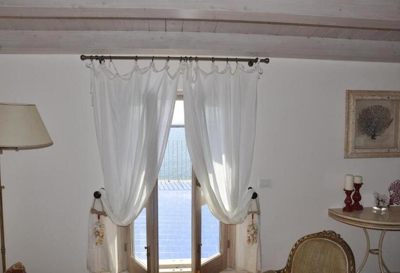 سوییت با چشم‌انداز دریا, Musciara Siracusa Resort