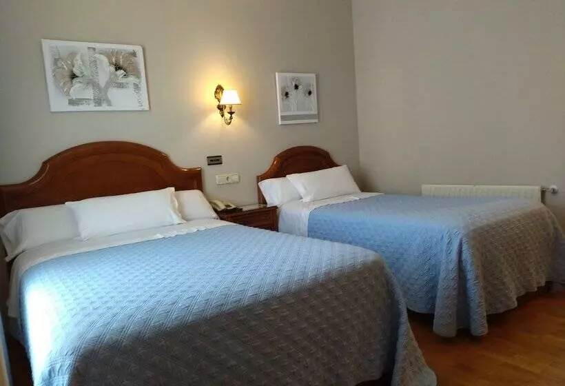اتاق استاندارد سه نفره, Playa Compostela