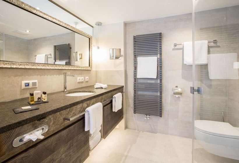 デラックスルーム, Rita