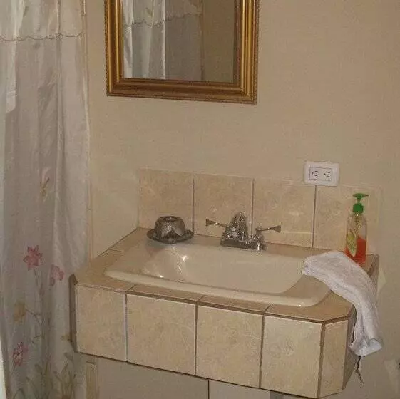 اتاق استاندارد یک نفره, Santa Maria Inn