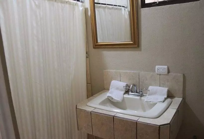 اتاق استاندارد یک نفره, Santa Maria Inn