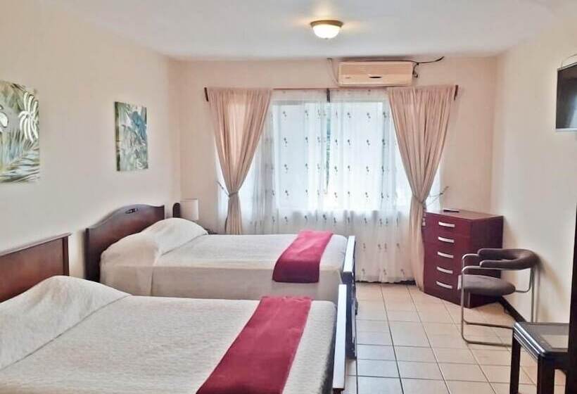 غرفة قياسية رباعية, Santa Maria Inn