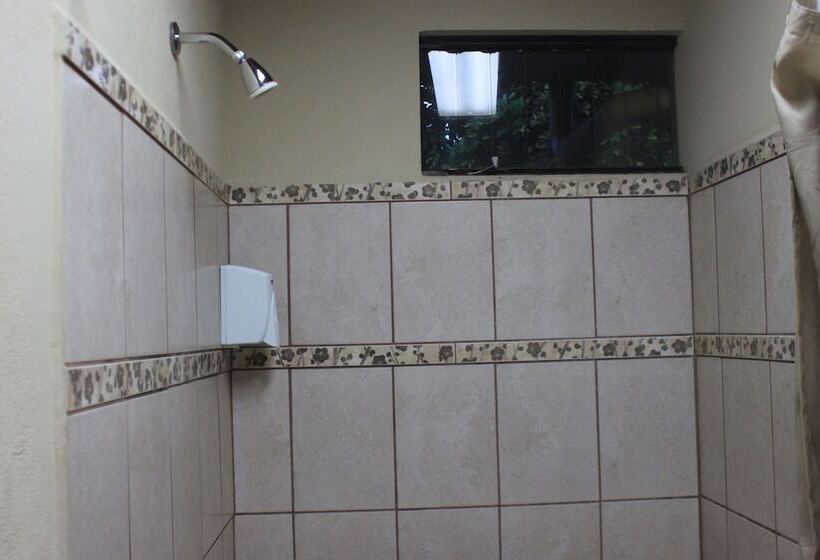 غرفة قياسية رباعية, Santa Maria Inn