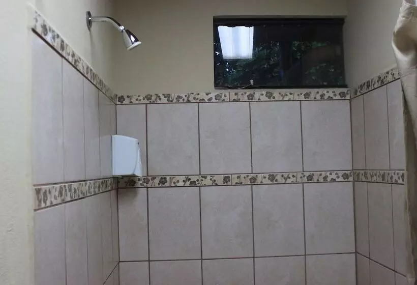 اتاق استاندارد چهار تخته, Santa Maria Inn