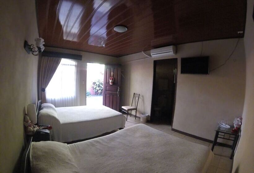 غرفة قياسية رباعية, Santa Maria Inn