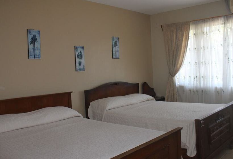 غرفة قياسية رباعية, Santa Maria Inn