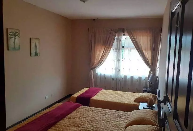 اتاق استاندارد سه نفره, Santa Maria Inn