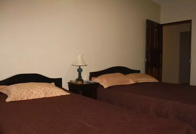 اتاق استاندارد سه نفره, Santa Maria Inn