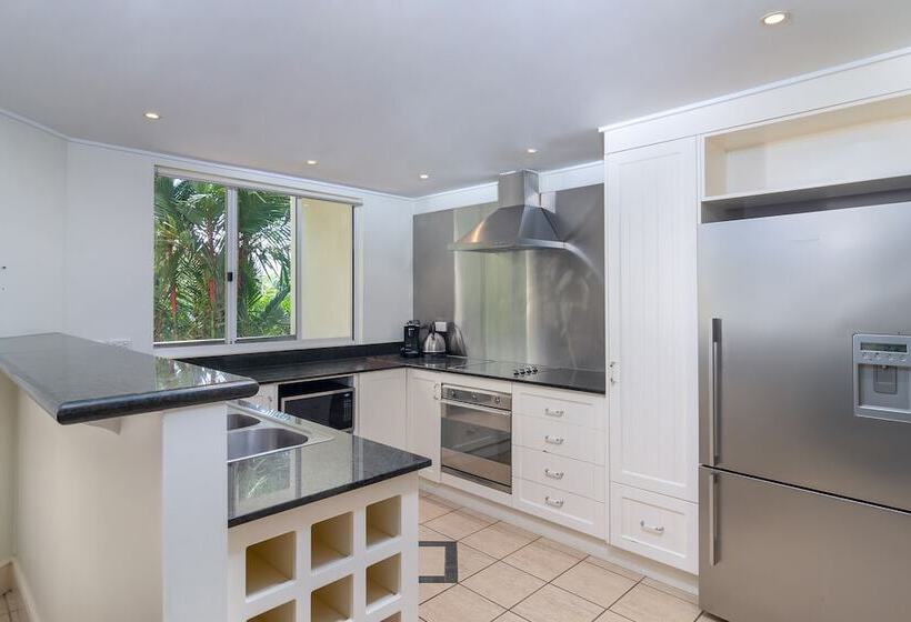 Апартаменты 3 Спальни, Mandalay Luxury Beachfront Apartments