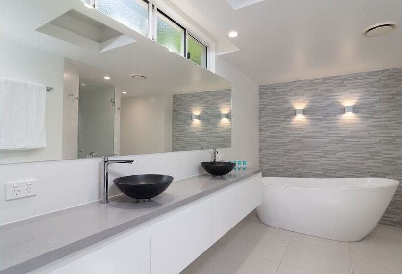 3 베드룸 이그제큐티브 아파트, Mandalay Luxury Beachfront Apartments