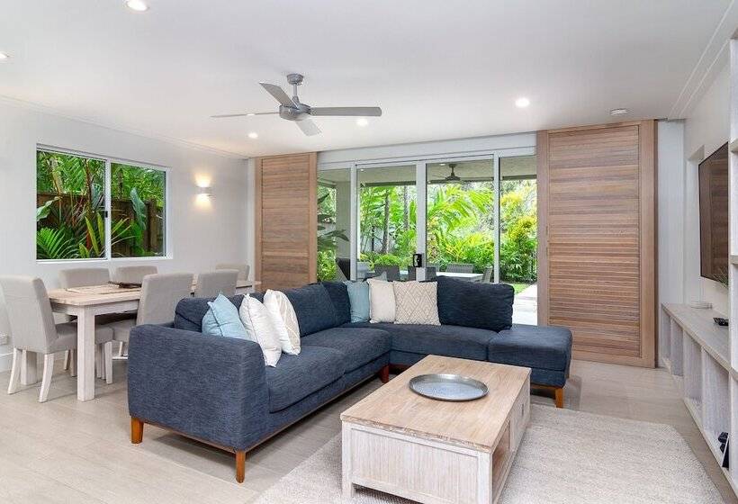 3 베드룸 이그제큐티브 아파트, Mandalay Luxury Beachfront Apartments