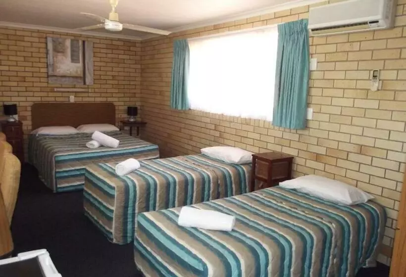 اتاق استاندارد چهار تخته, Bridge Street Motor Inn