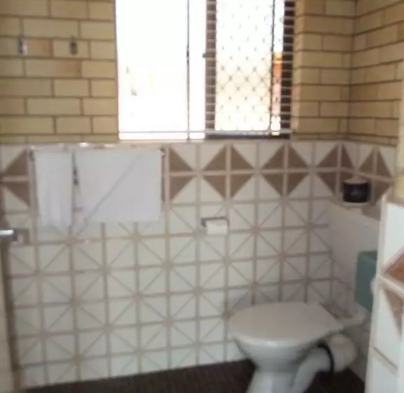 اتاق استاندارد چهار تخته, Bridge Street Motor Inn