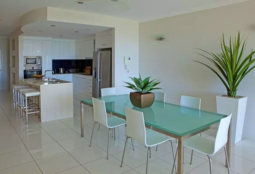 海の見える２ベッドルームアパートメント, Vue Apartments Trinity Beach
