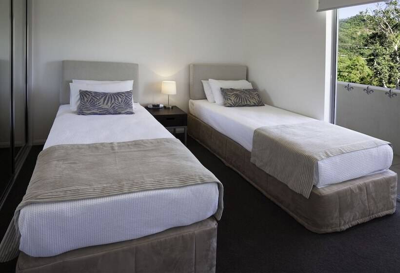 Апартаменты 4 Спальни, Vue Apartments Trinity Beach