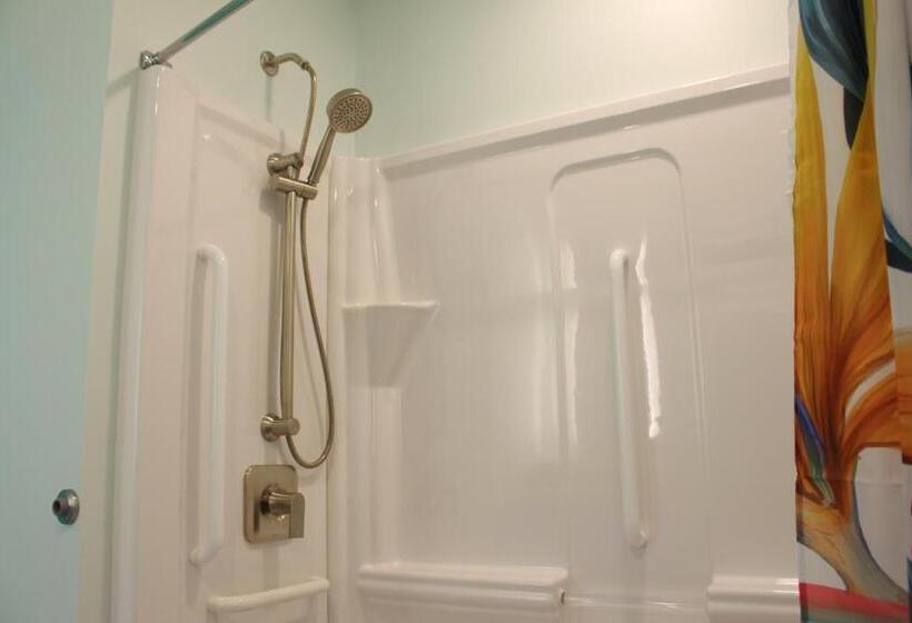 חדר סטנדרט, מיטת קינג, מותאם לאדם עם מוגבלויות, Worthington Of Logan