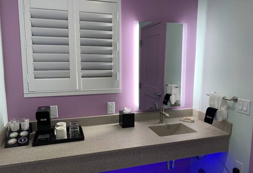 חדר סטנדרט, Worthington Of Logan