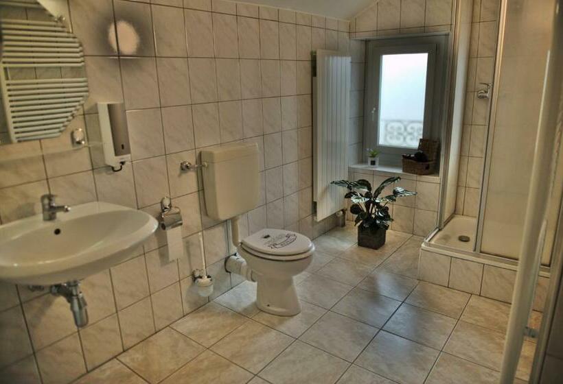 标准三人间共用浴室, Auberge Les Rangs