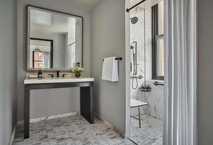 استودیوی استاندارد, Pendry Chicago