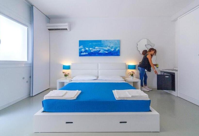 חדר אקונומי, Beach Salento