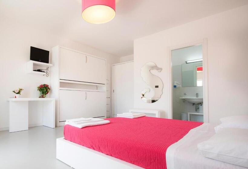 חדר אקונומי לארבעה, Beach Salento