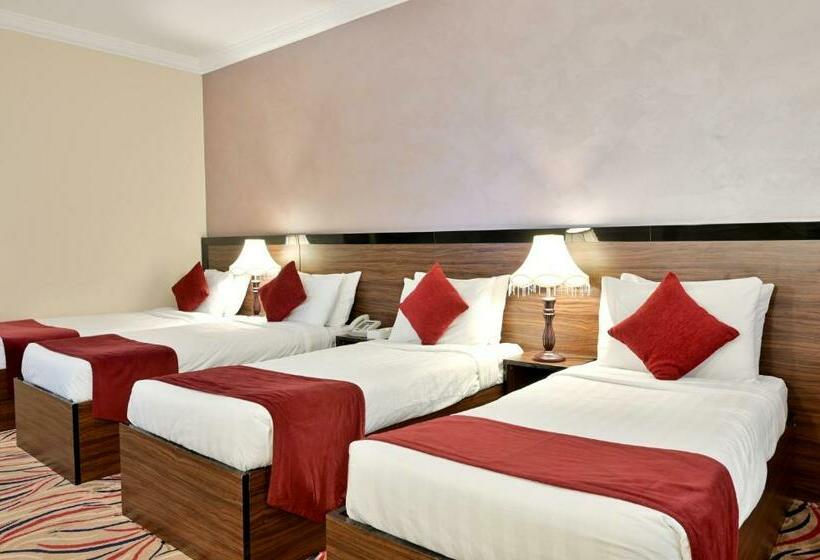 חדר סטנדרט לארבעה, Hayah Golden