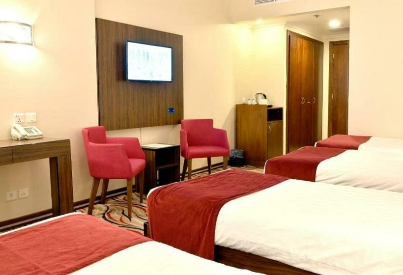 חדר סטנדרט לארבעה, Hayah Golden