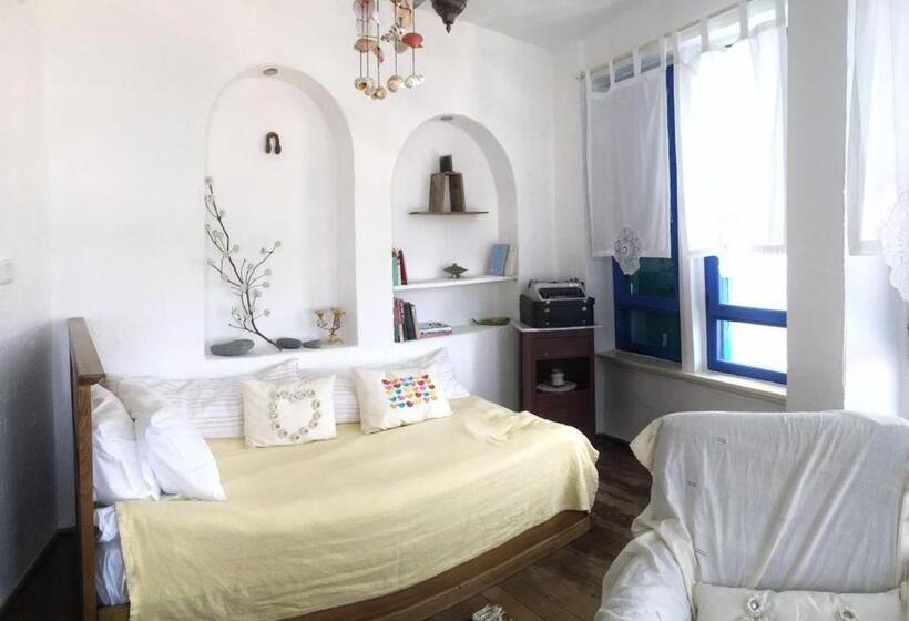 标准三人间, Dimitri Ada Evi & Restaurant