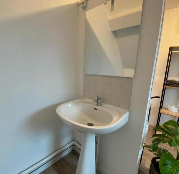 스탠다드 룸, Capstay   Trith Netflix