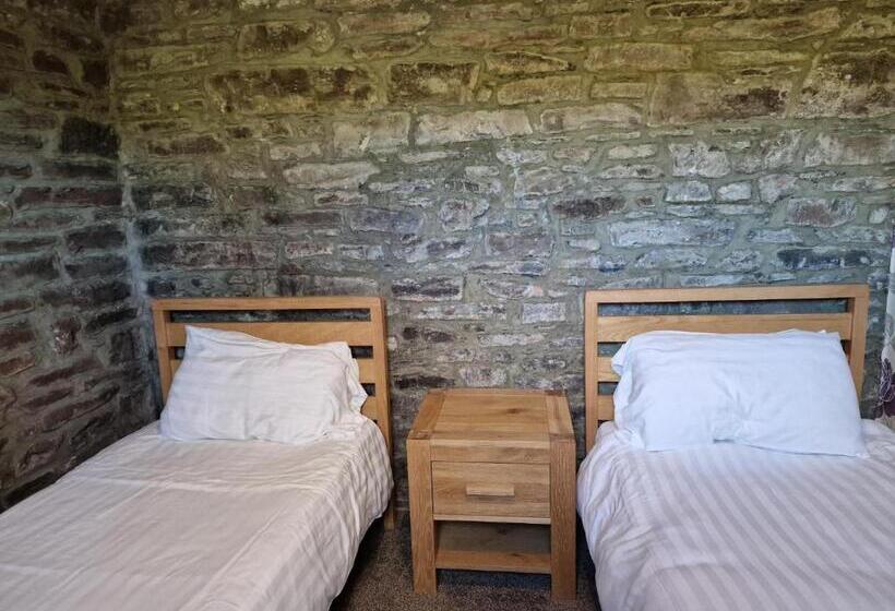 غرفة عائلية, Broadway House