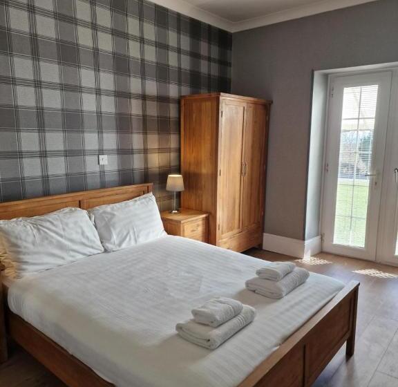 غرفة قياسية, Broadway House