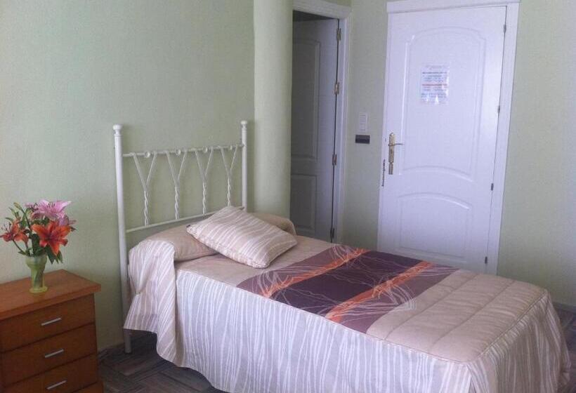 Номер Стандарт Трехместный, Escudo De Granada