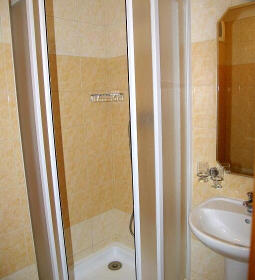 스탠다드 트리플 룸, Helena