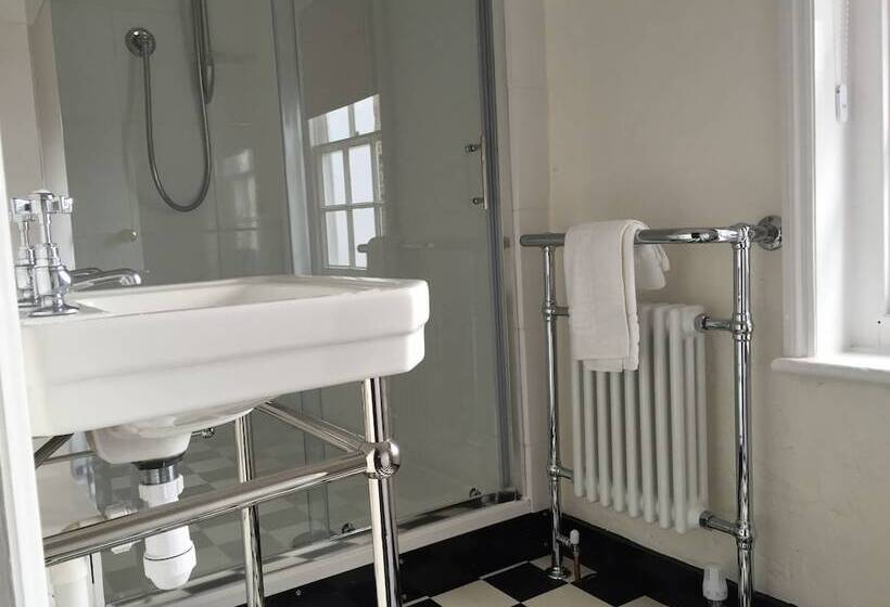 Семейный Номер, Longs Hotel & Inn