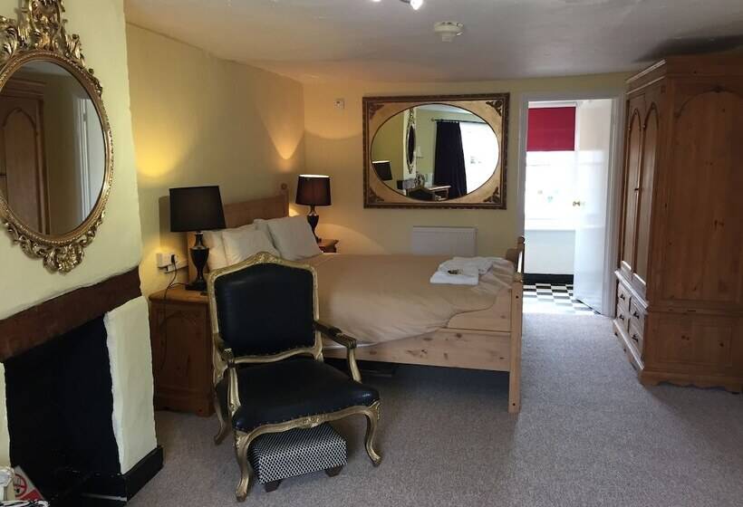 Семейный Номер, Longs Hotel & Inn