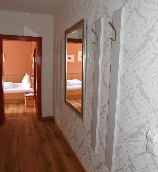 Люкс, Lärchenhof