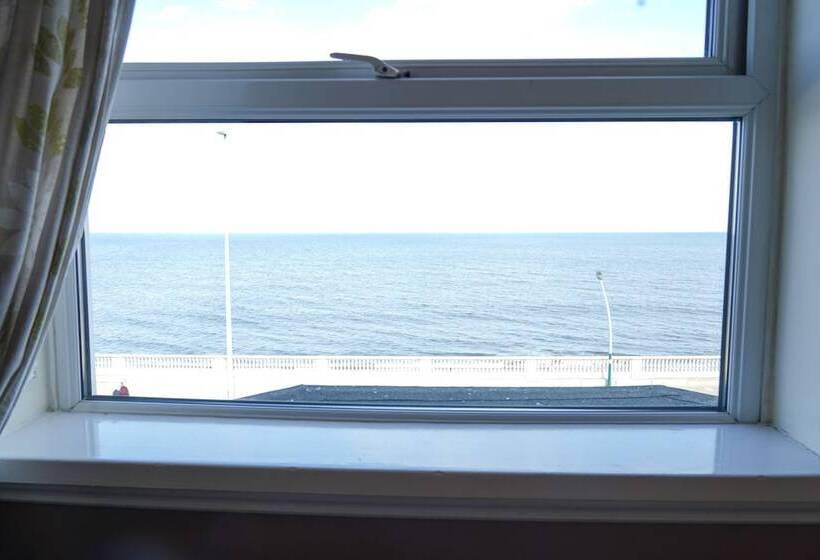 جناح مطلّ علي البحر, The Royal