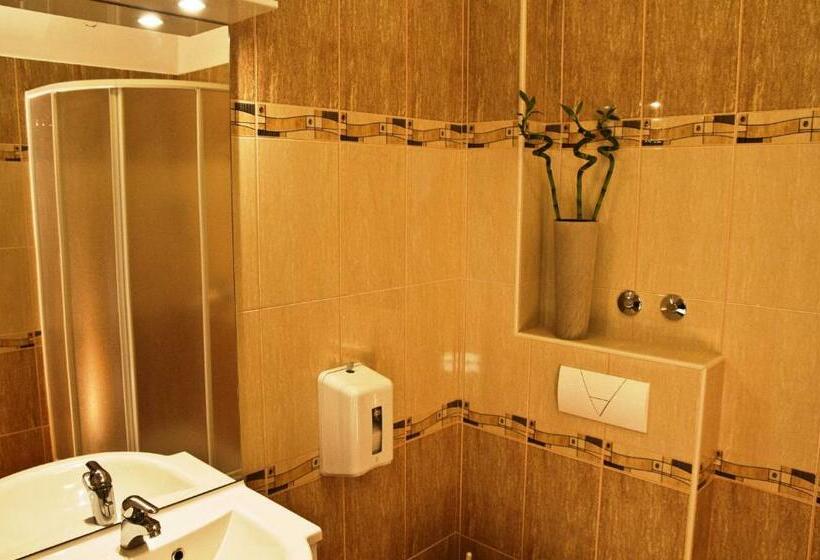 غرفة قياسية مزوَّدة بشُرفة, Villa Diana