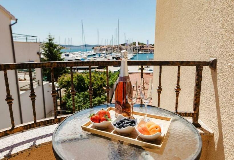 غرفة قياسية مزوَّدة بشُرفة, Villa Diana