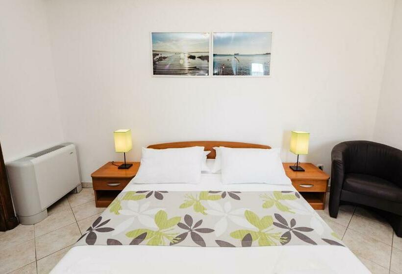 חדר סטנדרט עם מרפסת, Villa Diana