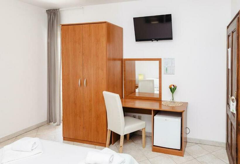 غرفة قياسية مزوَّدة بشُرفة, Villa Diana