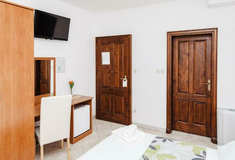 חדר סטנדרט עם מרפסת, Villa Diana