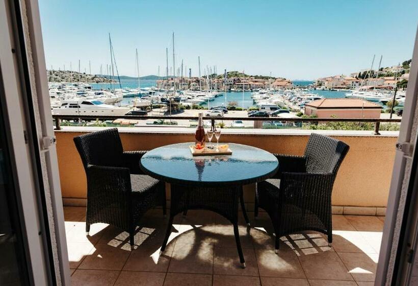 Triple Room Sea View, Villa Diana