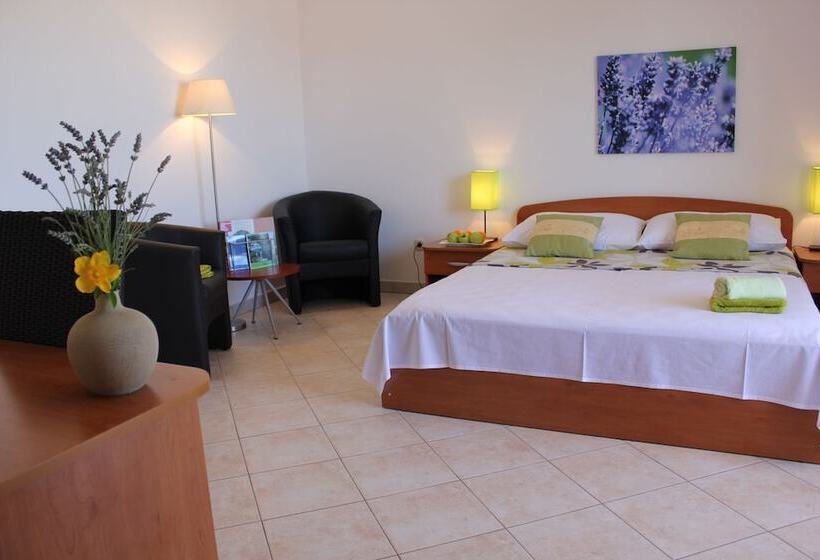 غرفة كومفورت مطلة علي البحر, Villa Diana