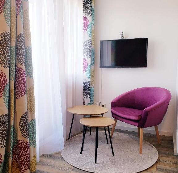 اتاق استاندارد با بالکن, Alter Hirsch